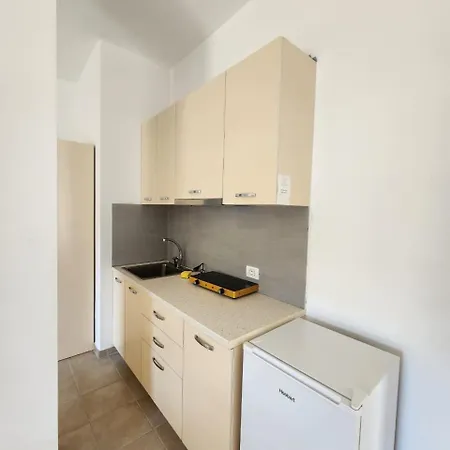 Apet 27 * Shëngjin