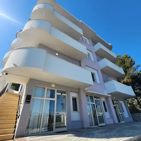 Aparthotel Apet 27 *
