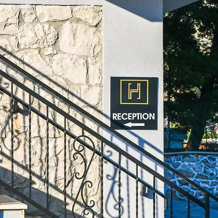 Apet 27 Apartmanhotel